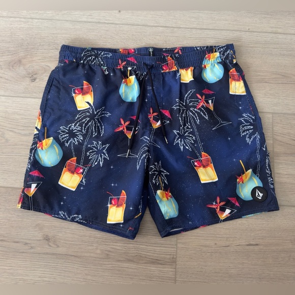 Volcom Navy Cocktail Print Board Shorts🍸🍹🍸🍹 - Picture 1 of 6
